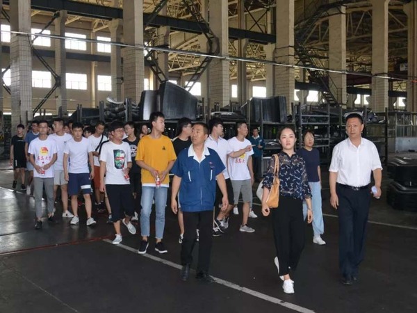 高校大学生来壹号娱乐官网集团科普基地实际进建
