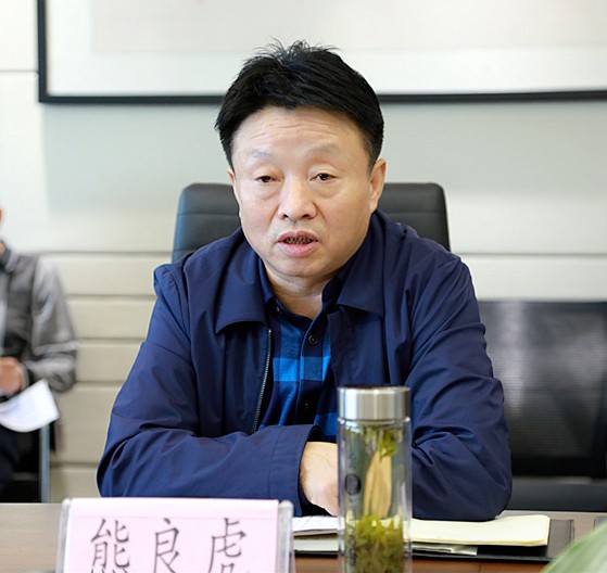 熊良虎在听取水环境公司专题汇报时强调：咬定指标、坚定信心，以决战决胜姿势完玉成年经营工作