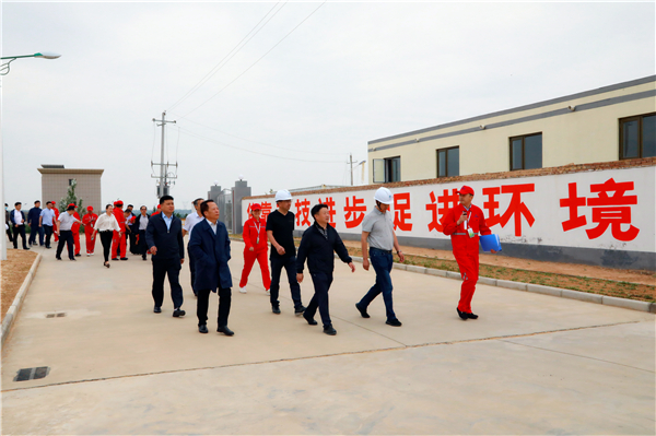 陕西沙巴(中国)体育有限公司官网集团复工复产促增长项目观摩会议与会人员走进绿色能源公司油气公司水环境公司陕北片区项目 陕西沙巴(中国)体育有限公司官网集团复工复产促增长项目观摩会议与会人员走进绿色能源公司油气公司水环境公司陕北片区项目
