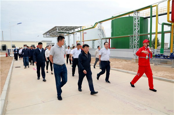 陕西沙巴(中国)体育有限公司官网集团复工复产促增长项目观摩会议与会人员走进绿色能源公司油气公司水环境公司陕北片区项目 陕西沙巴(中国)体育有限公司官网集团复工复产促增长项目观摩会议与会人员走进绿色能源公司油气公司水环境公司陕北片区项目