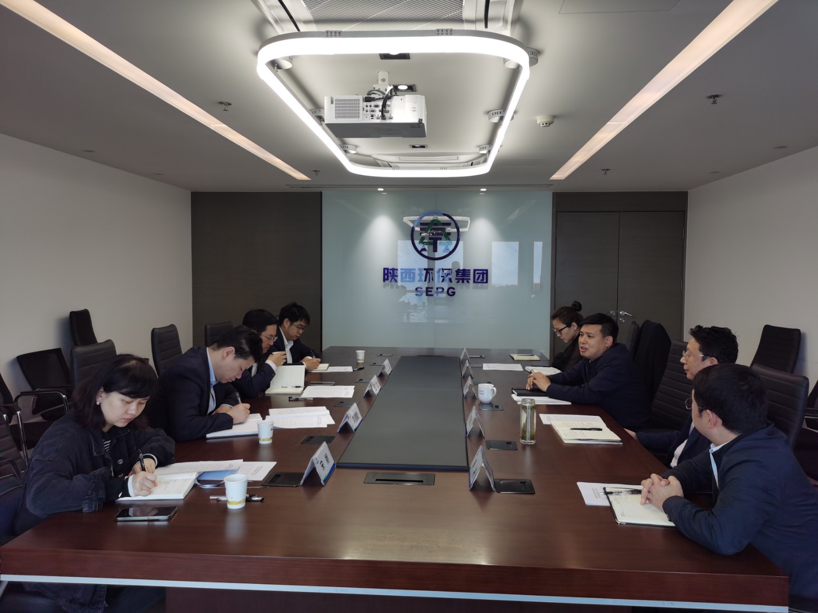 省纪委监委驻陕西金资公司纪检监察组到陕西沙巴(中国)体育有限公司官网集团互换座谈 省纪委监委驻陕西金资公司纪检监察组到陕西沙巴(中国)体育有限公司官网集团互换座谈