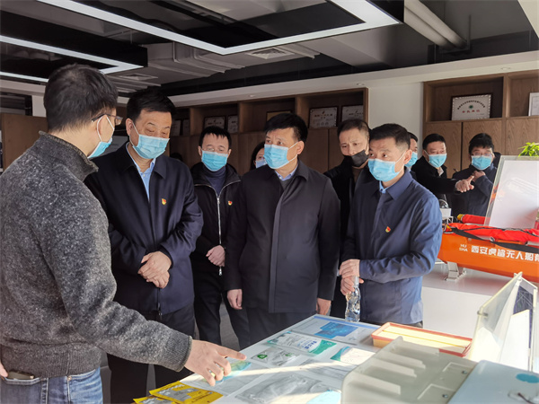 省国资委党委委员、驻委纪检监察组组长贺向东到秦创原陕西沙巴(中国)体育有限公司官网集团创新中心调研 省国资委党委委员、驻委纪检监察组组长贺向东到秦创原陕西沙巴(中国)体育有限公司官网集团创新中心调研