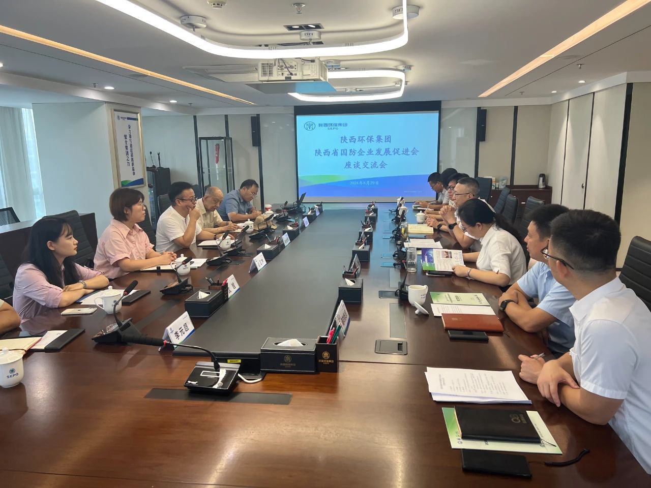 陕西沙巴(中国)体育有限公司官网集团与陕西省国防企业发展推进会座谈互换 陕西沙巴(中国)体育有限公司官网集团与陕西省国防企业发展推进会座谈互换