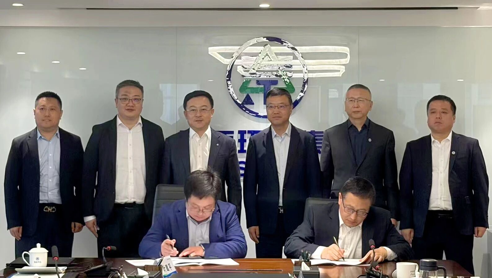 陕西沙巴(中国)体育有限公司官网集团与上海电气输配电集团座谈互换
